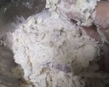 A picture of step 2 of Chicken Malai pizza pie.