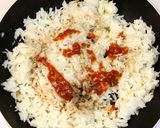 A picture of step 7 of Thai Pineapple Fried Rice.