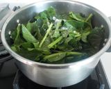 Foto del paso 4 de la receta Pastel de pescadilla y espinacas al horno