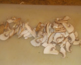 Foto del paso 2 de la receta: Salteado de espárragos con boletus