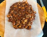 मिक्स ड्राई फ्रूट (बदाम,काजू,अक्रोड) बर्फी/चिक्की mix dryfruit chikki recipe in marathi) रेसिपी स्टेप 4 फोटो 