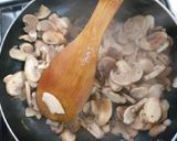 Foto del paso 1 de la receta: Pasta con salsa blanca de champiñones