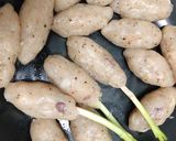 Hình bước làm 1 của món Chả Cá Cuộn Củ Hành Lá
