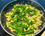 Foto del paso 2 de la receta: Galets con habas tiernas, bimi y pesto de almendras y canónigos