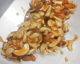 ડ્રાયફ્રુટ ચીક્કી (Dryfruits Chikki Recipe In Gujarati) રેસીપી સ્ટેપ4ફોટો