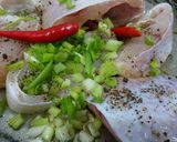 Hình bước làm 1 của món Cá diêu hồng kho tiêu