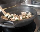 Foto del paso 9 de la receta: Galette con pollo, champiñones y espinacas