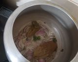 कुकर चिकन मसाला बिर्याणी (Cooker Chicken Masala Biryani Recipe In Marathi) रेसिपी स्टेप 2 फोटो