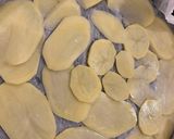 Foto del passaggio 1 della ricetta Patate e zucchine gratinate