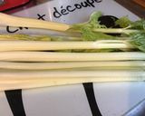Une image de l'étape 1 de Tarte bonhomme » au céleri branche,tomates, mozzarella,oignon de roscoff et poivre vert frais.