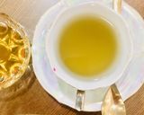 Hình bước làm 3 của món Vào bếp cùng con: Trà xanh gói hoa lá sen tươi với mật ong