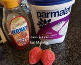 A picture of step 1 of Strawberry smoothie.