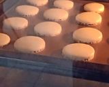 Foto langkah ke 9 dari resep Macaron Dengan Tepung Terigu dengan metode Swiss meringue.