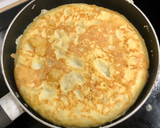 Foto del paso 5 de la receta: Tortilla de patatas con cebolla y ajo confitado 😋
