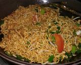 Foto langkah ke 4 dari resep Mie goreng rasa ayam mudah dan enakkk.
