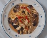 รูปขั้นตอนการทำที่ 3 ของ "อกไก่ผัดขิง" Stir Fried Chicken with Ginger