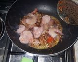 A picture of step 4 of Fried spaghatti.