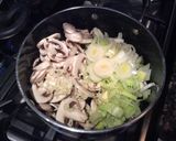 A picture of step 1 of Creamy spinach and mushroom fettuccine.