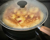 Foto del paso 7 de la receta: Pastel de leche con manzana (en sartén)