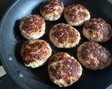 A picture of step 3 of Grated Daikon & Pork Patties.