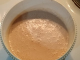 Παγωτό με μπανάνα, μπισκότα, σταγόνες λευκής σοκολάτας και Bueno!