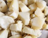 A picture of step 1 of White sauce potatoes🥔.