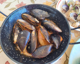 Foto del paso 8 de la receta: Mariscada de Marisa Marcos Ortega. Con pescado bien fresco