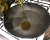 Foto del paso 1 de la receta: Medallones de merluza encebollados