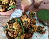 पोई और प्याज के पकौड़े (Poi aur pyaj ke pakode recipe in Hindi) रेसिपी चरण 5 फोटो
