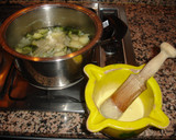 Foto del paso 3 de la receta: Crema de calabacín al ajo-aceite