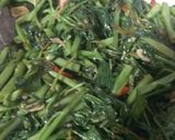 Foto langkah ke 3 dari resep Tumis kangkung terasi.