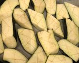 Hình bước làm 1 của món Cà tím, miso nướng giấy nến