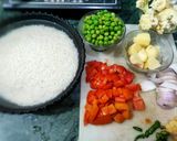 A picture of step 2 of Yellow rice (tahari).