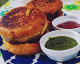 आलू टिक्की बर्गर (aloo tikki burger recipe in Hindi) रेसिपी चरण 4 फोटो