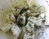 Foto del paso 1 de la receta: Ensalada fresca con queso macerado