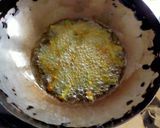 A picture of step 3 of Kurmuri Chatpati Bhindi.