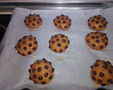 Foto del paso 5 de la receta: Bollitos con pepitas de chocolate y galletas