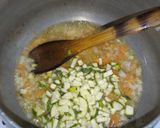 صورة لخطوة 3 من وصفة أرز بالخضار مع دجاج مشوي