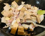 A picture of step 2 of Kathal do Piyaja.
