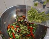 Foto langkah ke 5 dari resep Tumis Buncis Tempe Cabe Hijau.