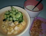 A picture of step 1 of Banana, Cucumber, Peanut Milk Mix.