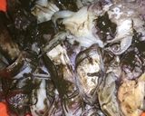 Foto langkah ke 1 dari resep Tumis Cumi Hitam Simple.