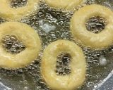 Foto del passaggio 3 della ricetta Ciambelle fritte di patate