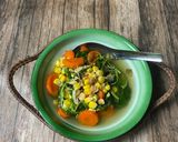 Foto langkah ke 4 dari resep Sayur Bening Bayam dengan Jagung Rebus.