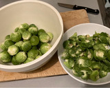 Foto del paso 1 de la receta: Coles de Bruselas asadas con mantequilla de ajo