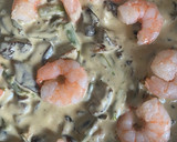 Foto del paso 2 de la receta: Rigatoni con setas shiitake, espárragos y colas de langostino