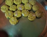 A picture of step 2 of Odisha snack Mudhi Bara.