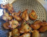 A picture of step 4 of Methi ke pakode.