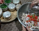 รูปขั้นตอนการทำที่ 5 ของ ยำตะไคร้(พล่าเสือแซ่บ)|Spicy Lemongrass Salad with Pork