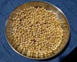 A picture of step 1 of Dry Chana Masala.